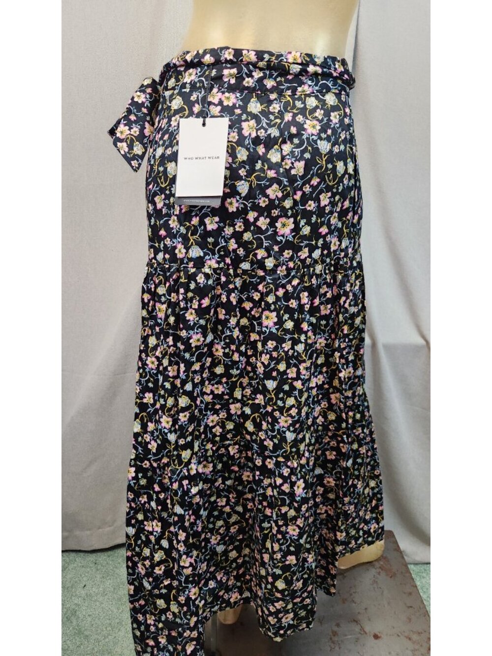 Who What Wear Black w Pink Blue Floral Print Long Skirt Womens Size 2 XSMALL NEW - Picture 4 of 6